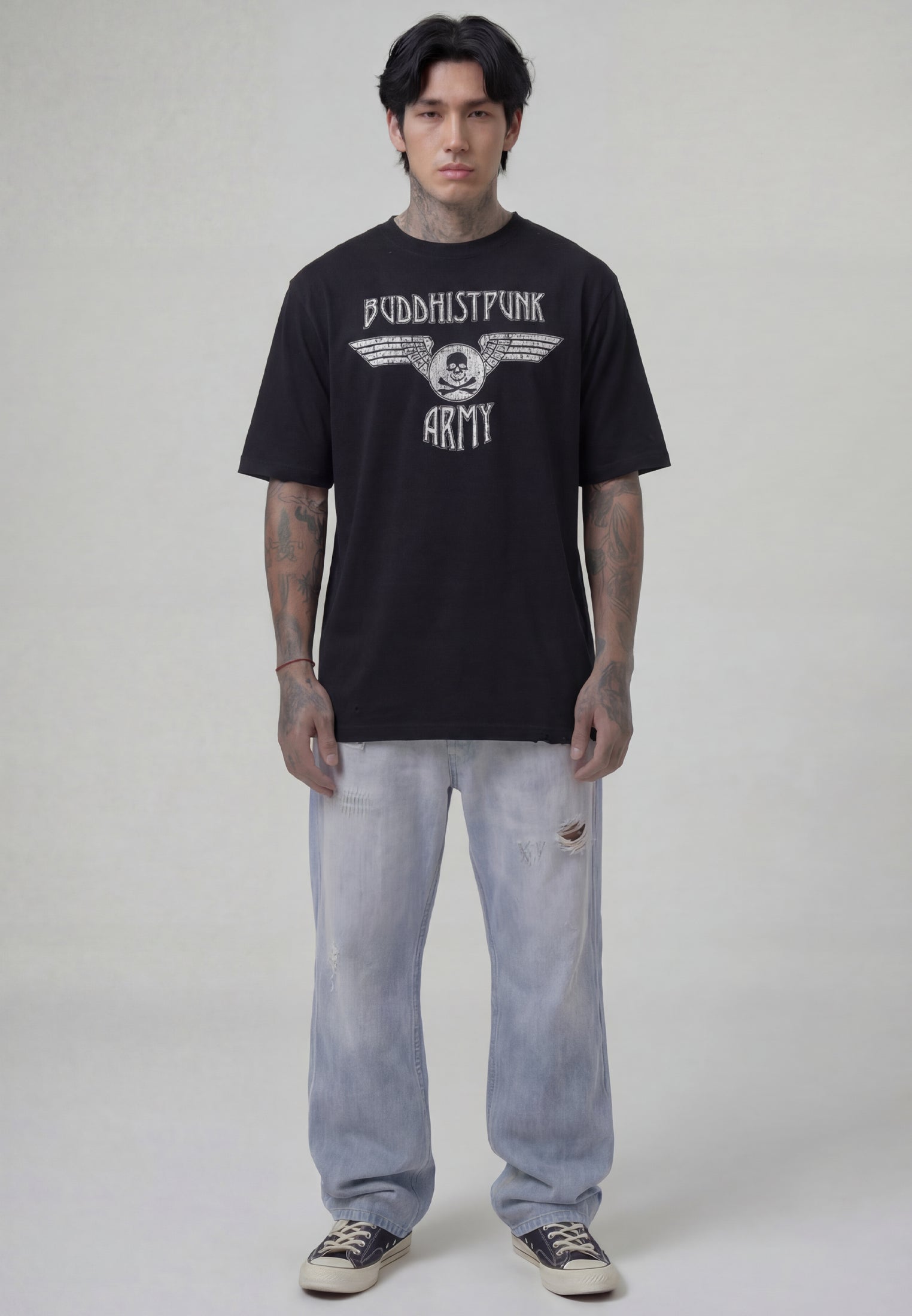 DISTRESSED EMBROIDERED SKULL T-SHIRT BLACK