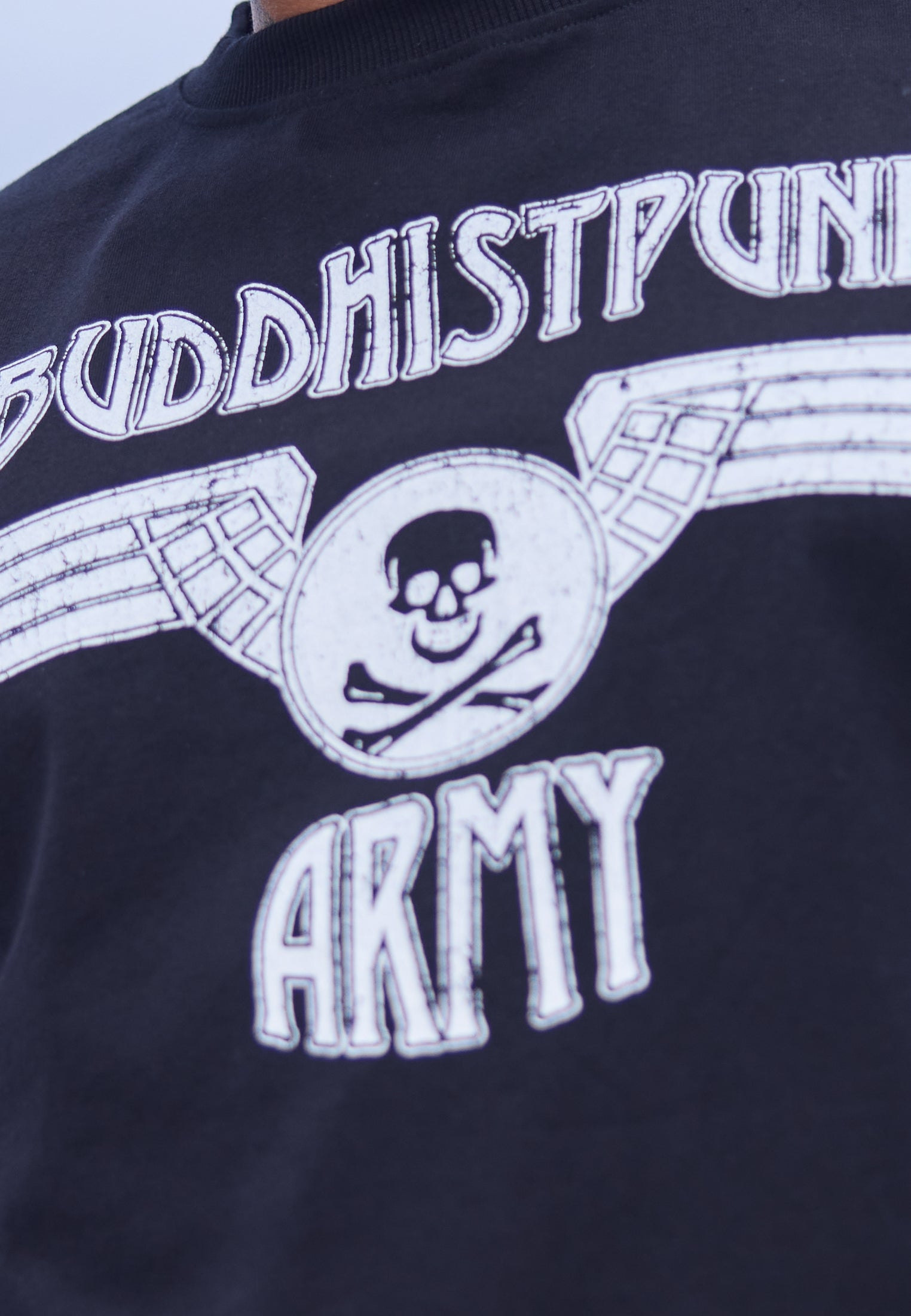 DISTRESSED EMBROIDERED SKULL T-SHIRT BLACK