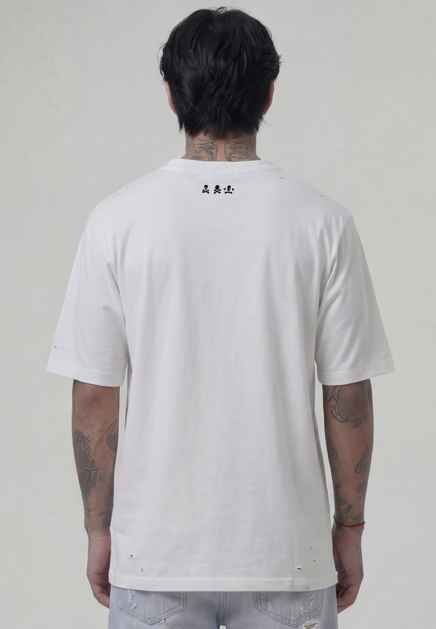 DISTRESSED EMBROIDERED SKULL T-SHIRT OFF WHITE