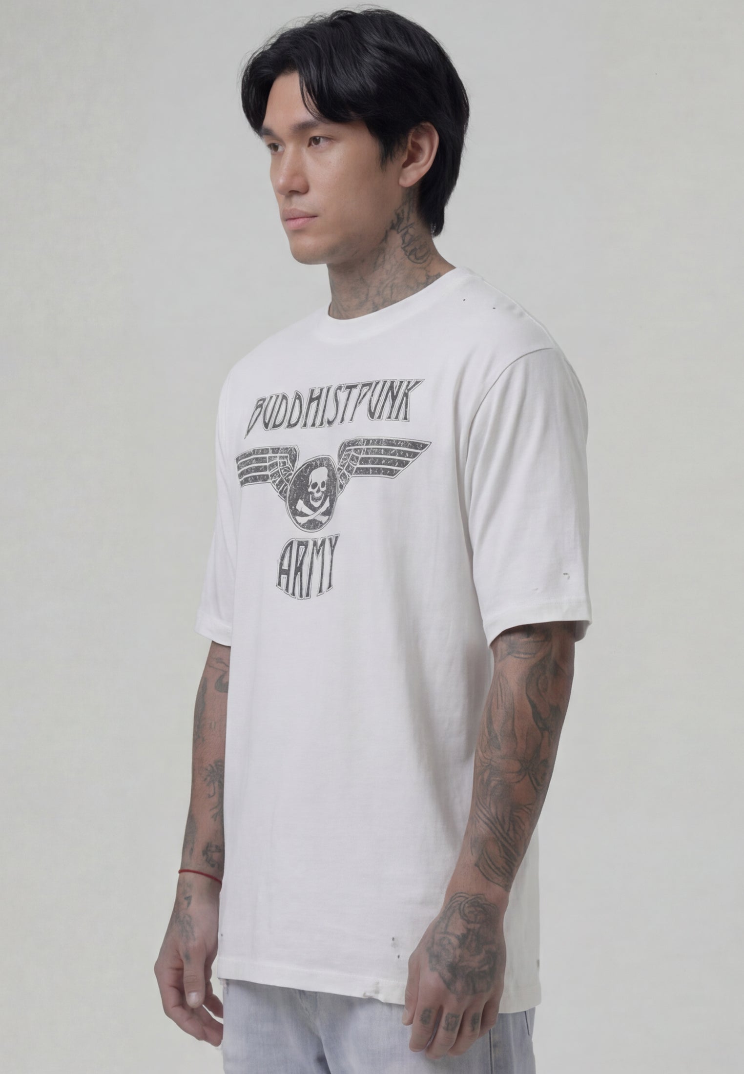 DISTRESSED EMBROIDERED SKULL T-SHIRT OFF WHITE