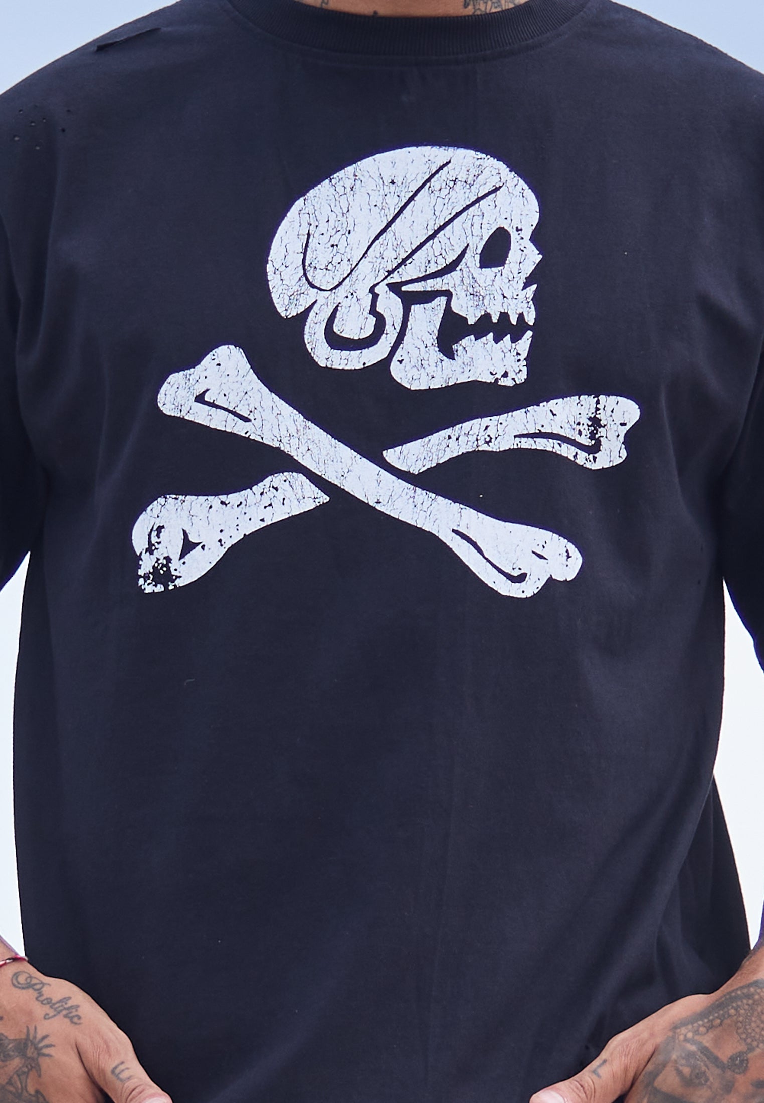 SKULL & CROSSBONES DISTRESSED T-SHIRT BLACK