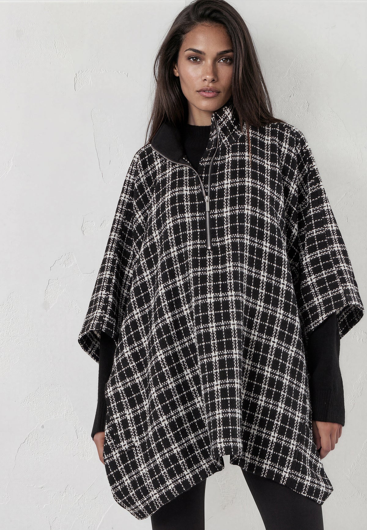 COSMOS PONCHO BLACK & WHITE