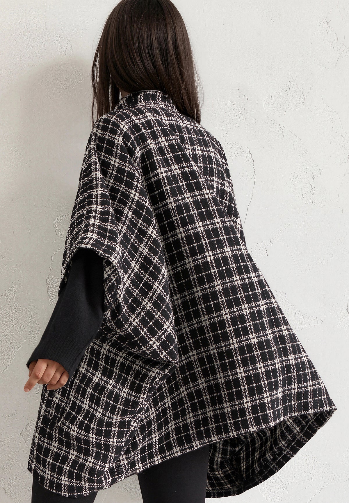 COSMOS PONCHO BLACK & WHITE