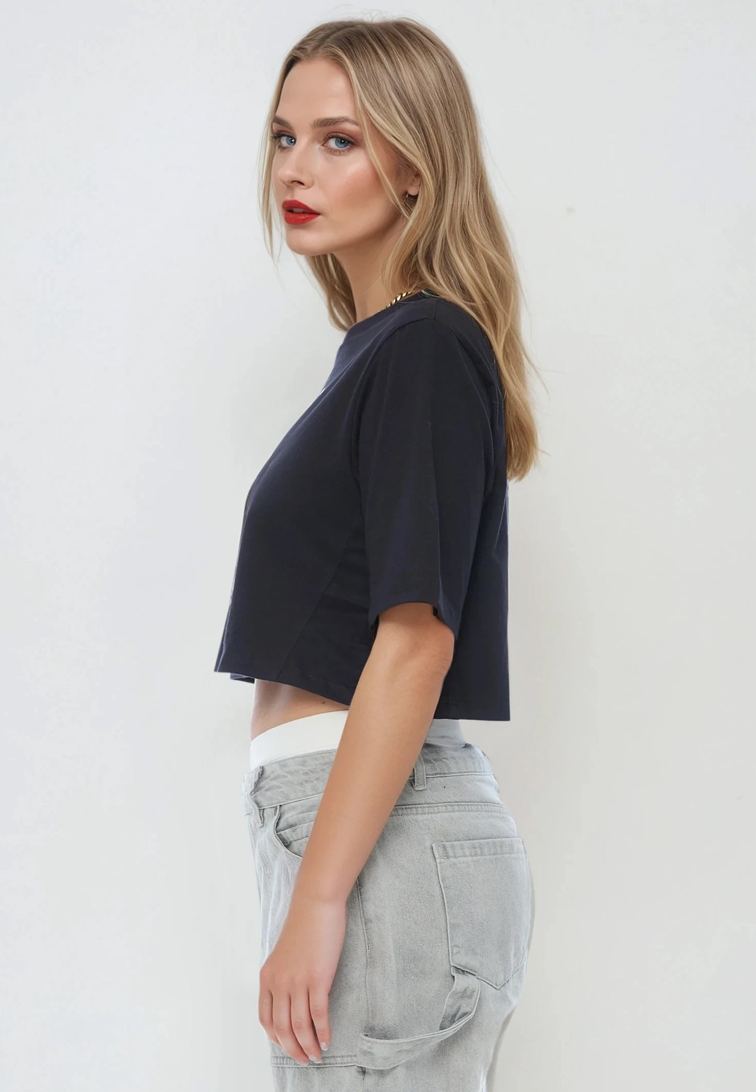 JESUS LOVES YOU CROP TOP BLACK