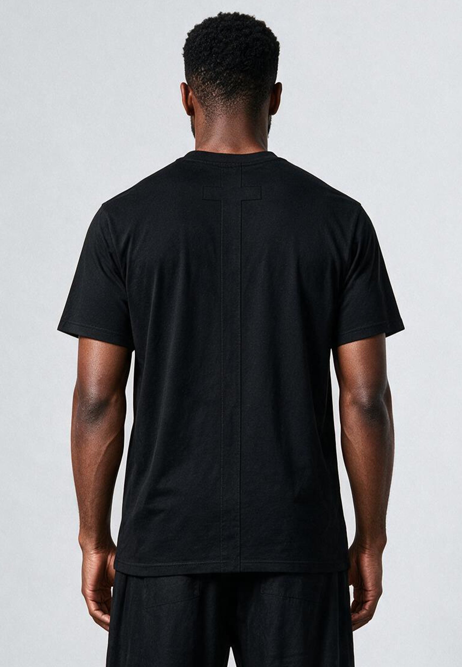ESSENTIAL CORE BLACK T-SHIRT