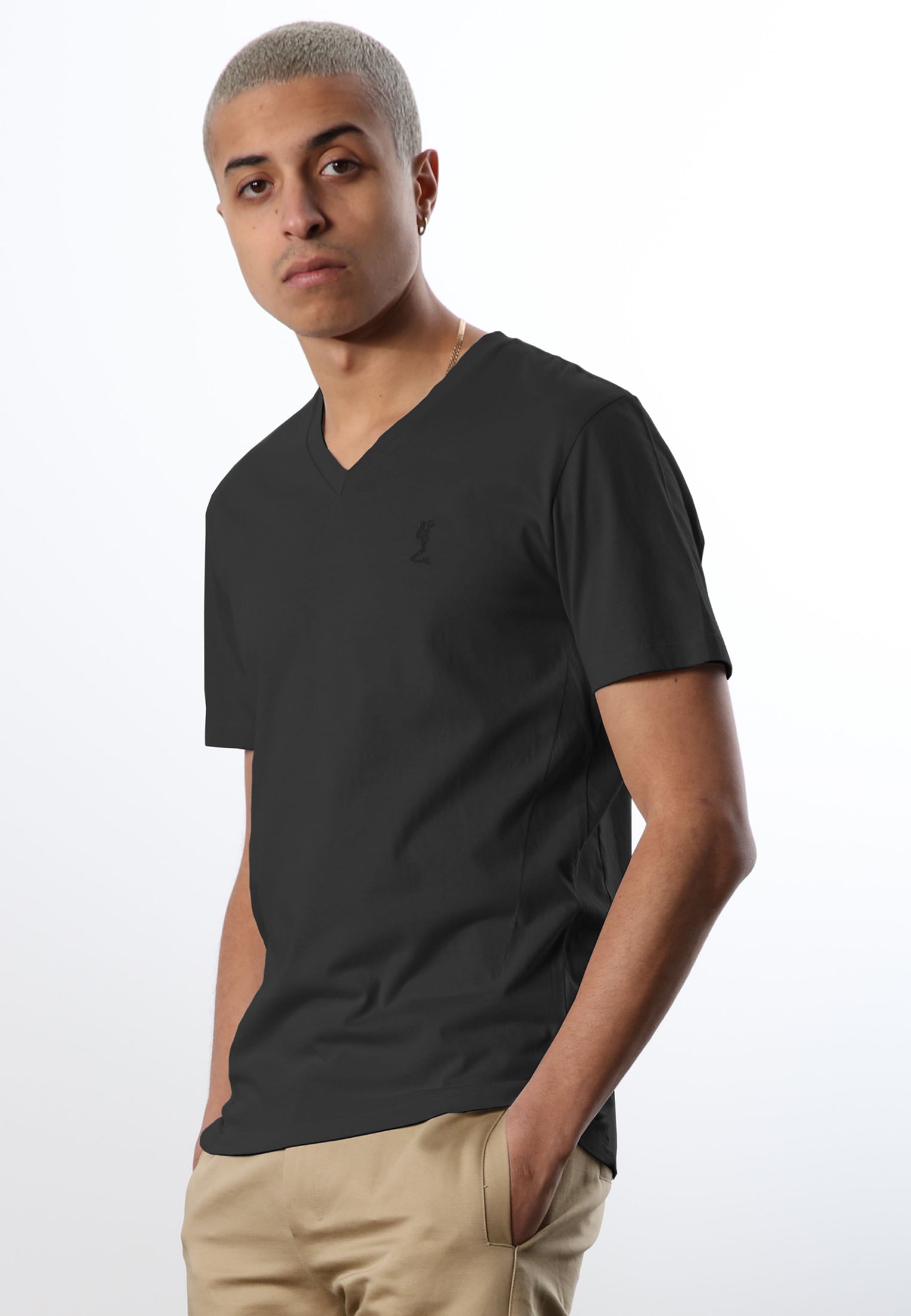 ESSENTIAL V-NECK BLACK OYSTER T-SHIRT