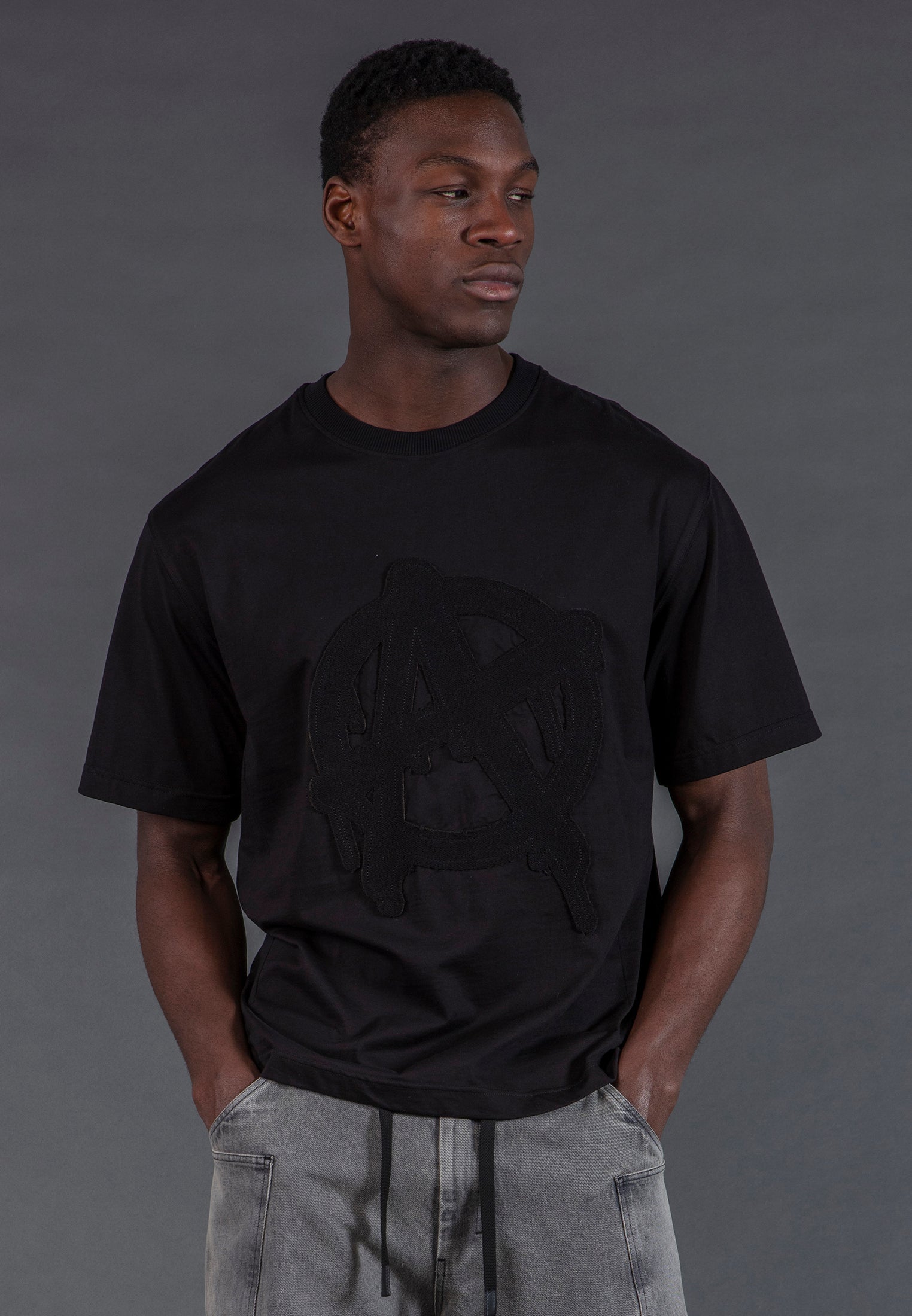 ANARCHY APPLIQUE T-SHIRT BLACK