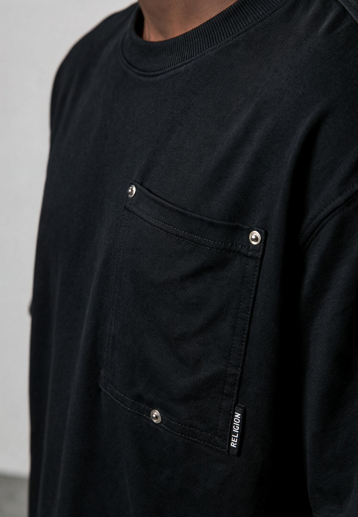 RIVET OVERSIZED T-SHIRT BLACK
