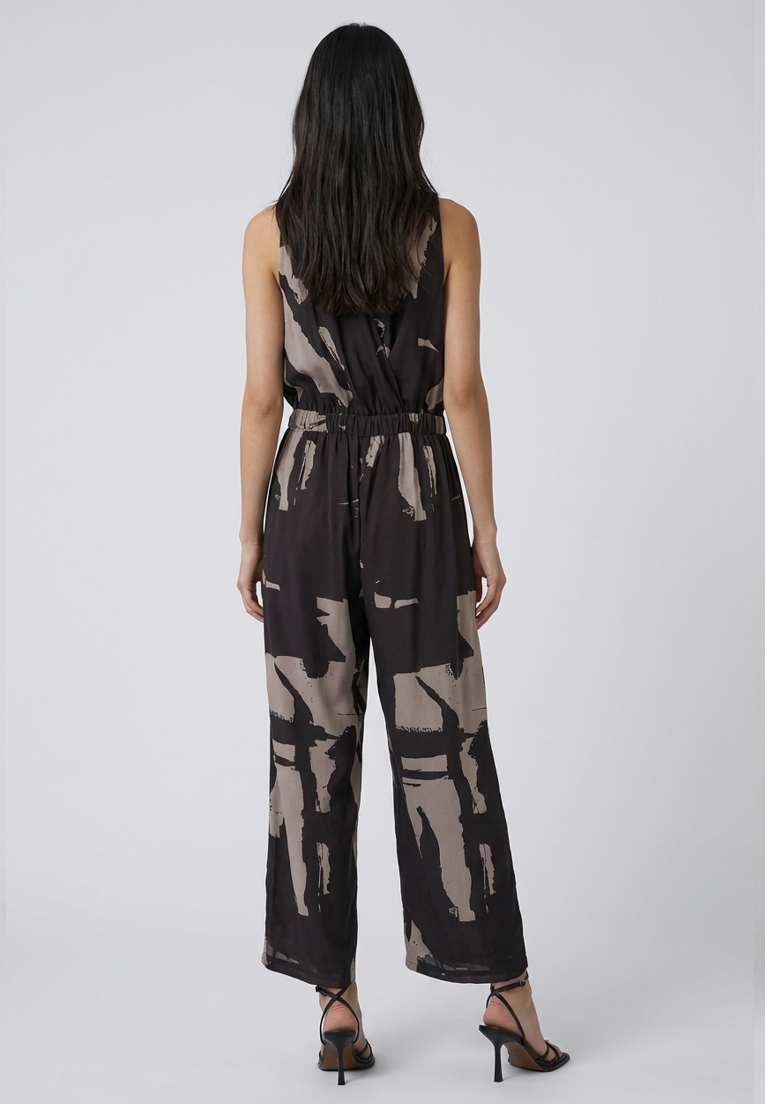 TAYLOR JUMPSUIT FACADE