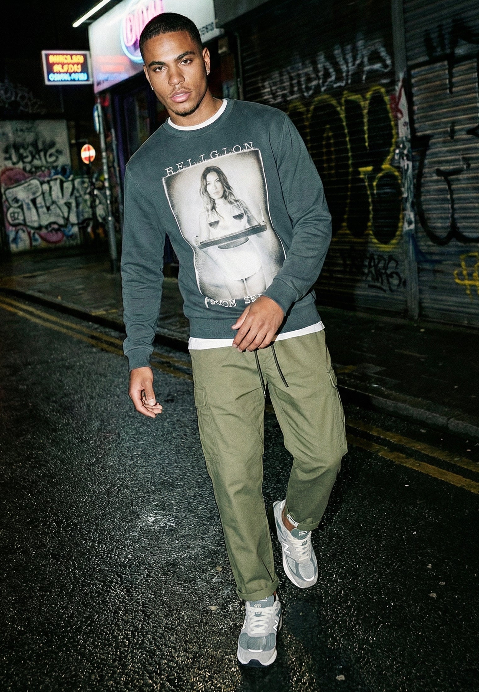 ROOM SERVICE SWEAT DARK METAL