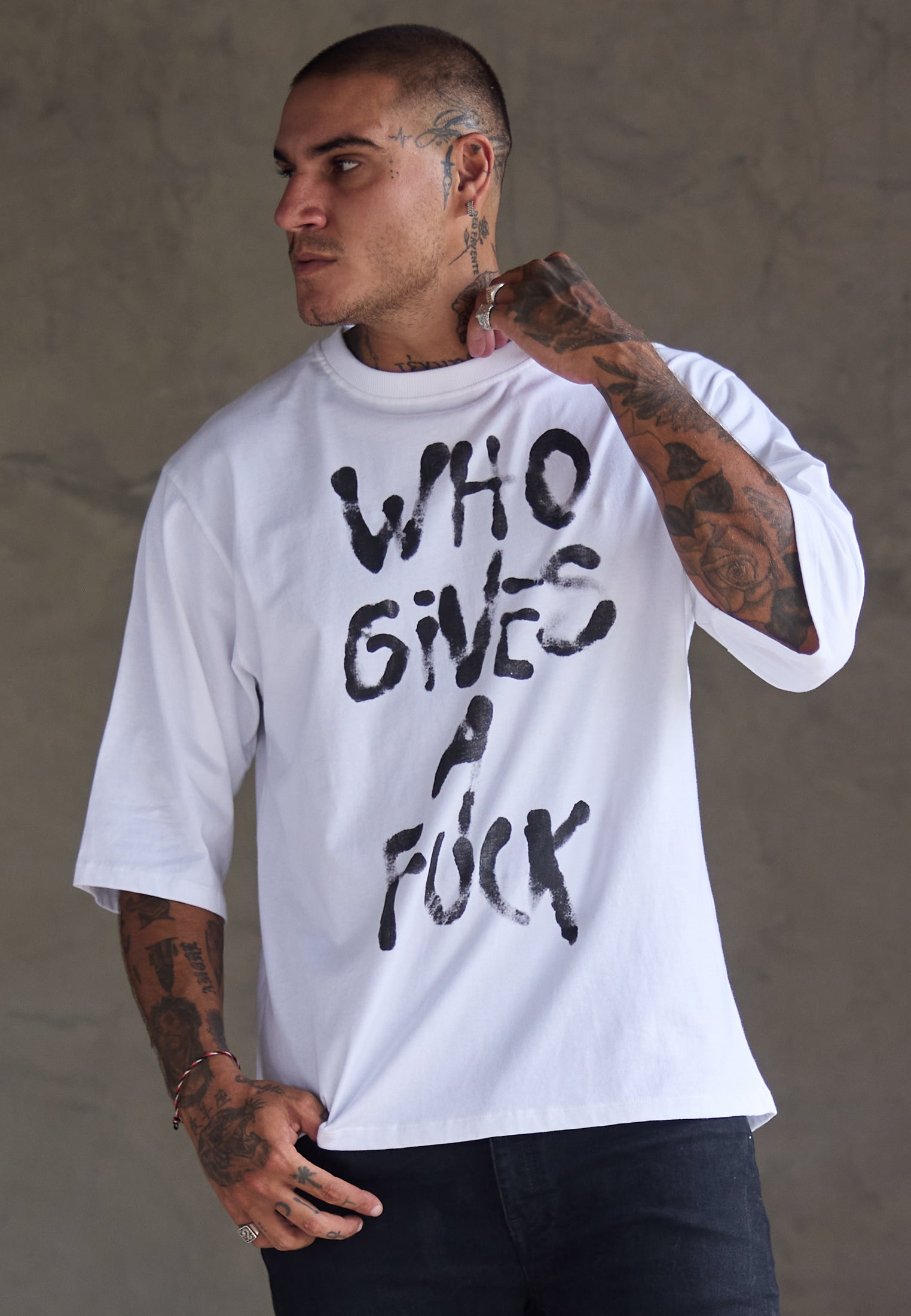 WHO GIVES A FUCK OVERSIZED T-SHIRT WHITE