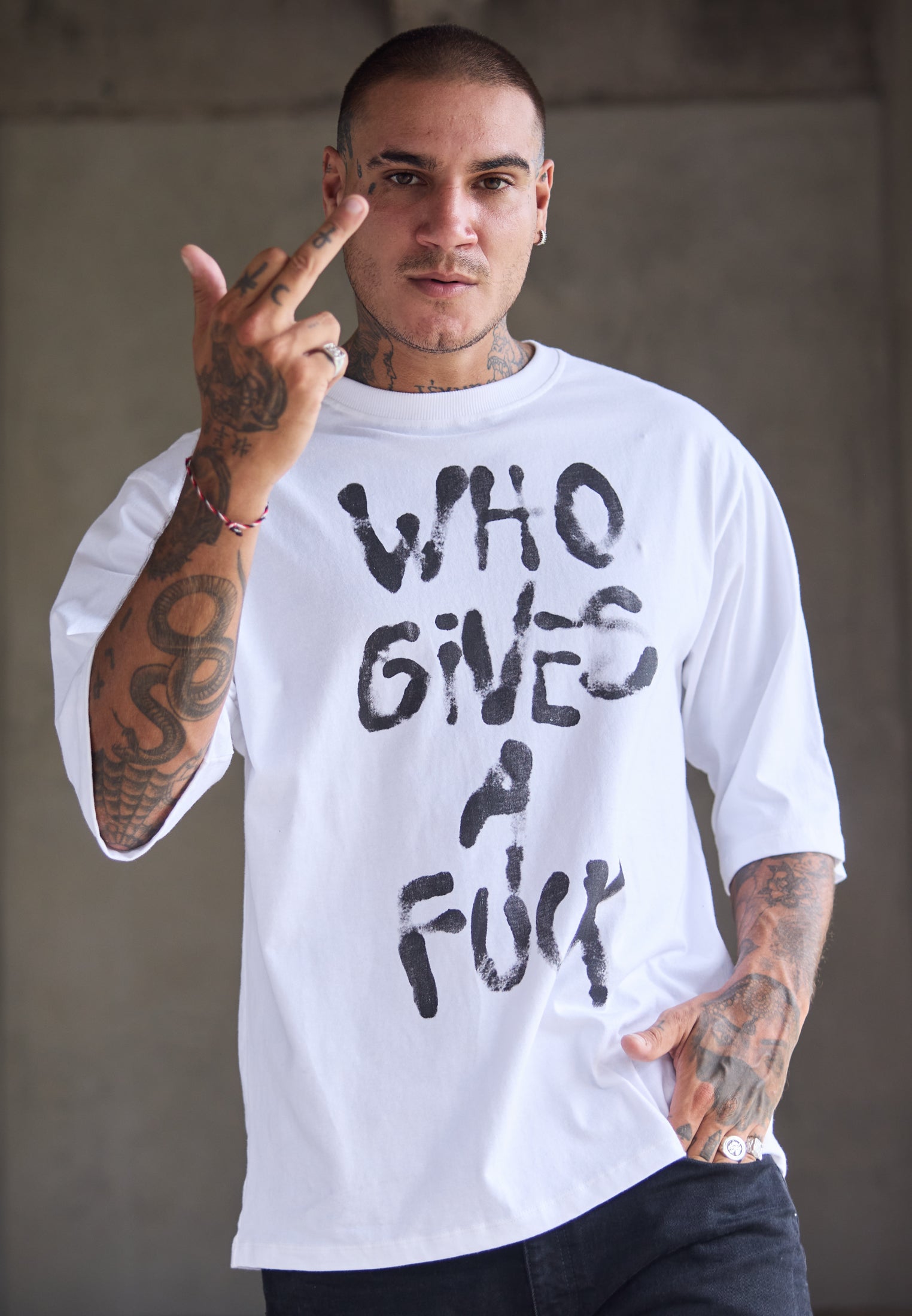 WHO GIVES A FUCK OVERSIZED T-SHIRT WHITE