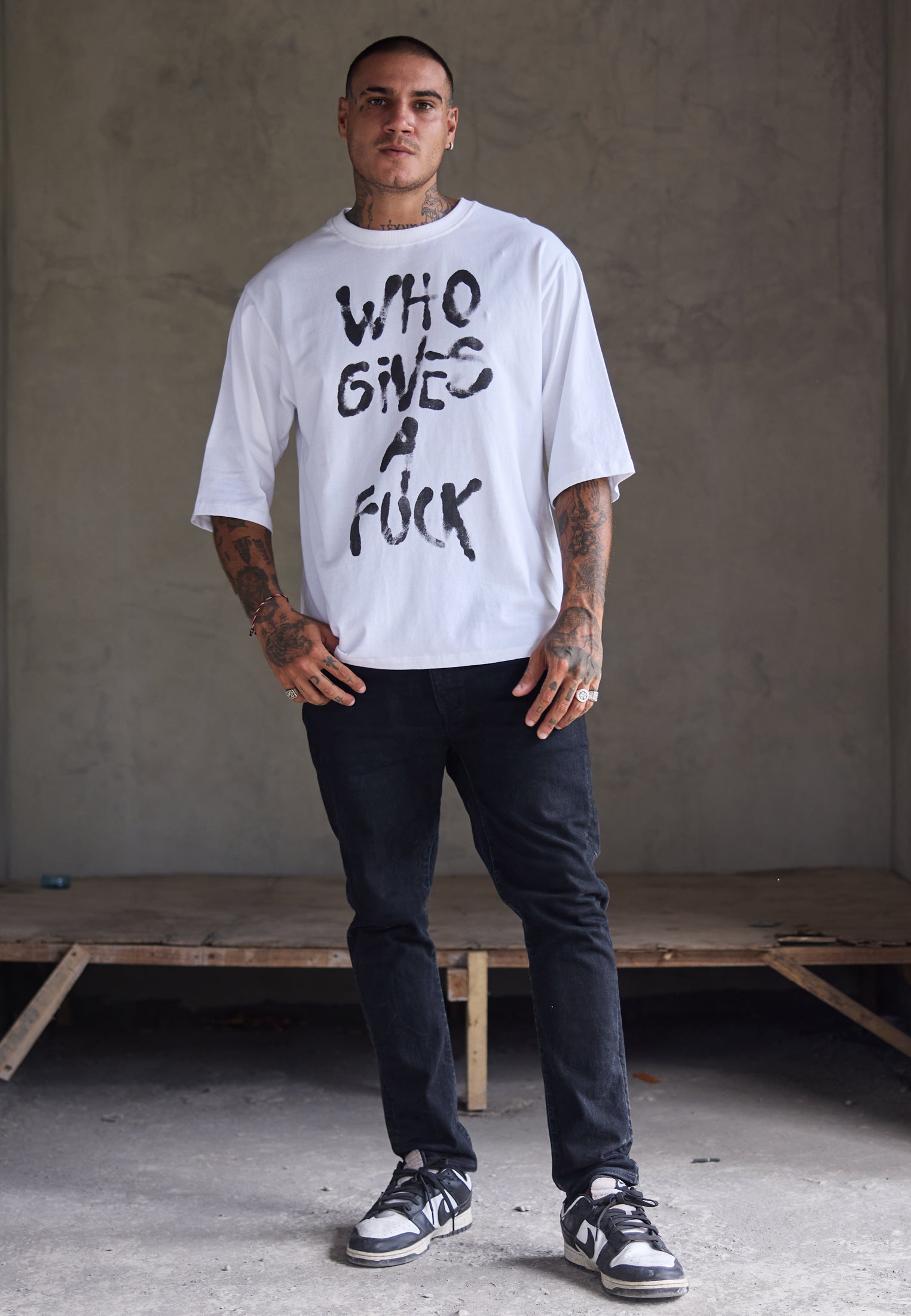 WHO GIVES A FUCK OVERSIZED T-SHIRT WHITE
