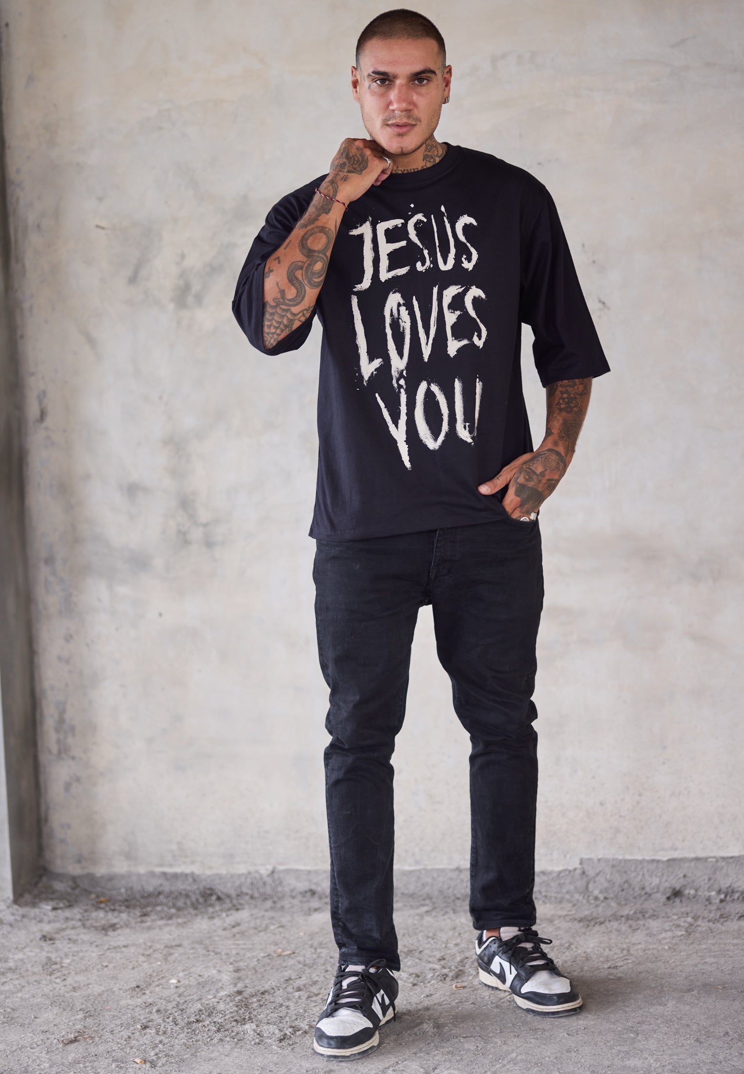 JESUS LOVES YOU OVERSIZED T-SHIRT BLACK