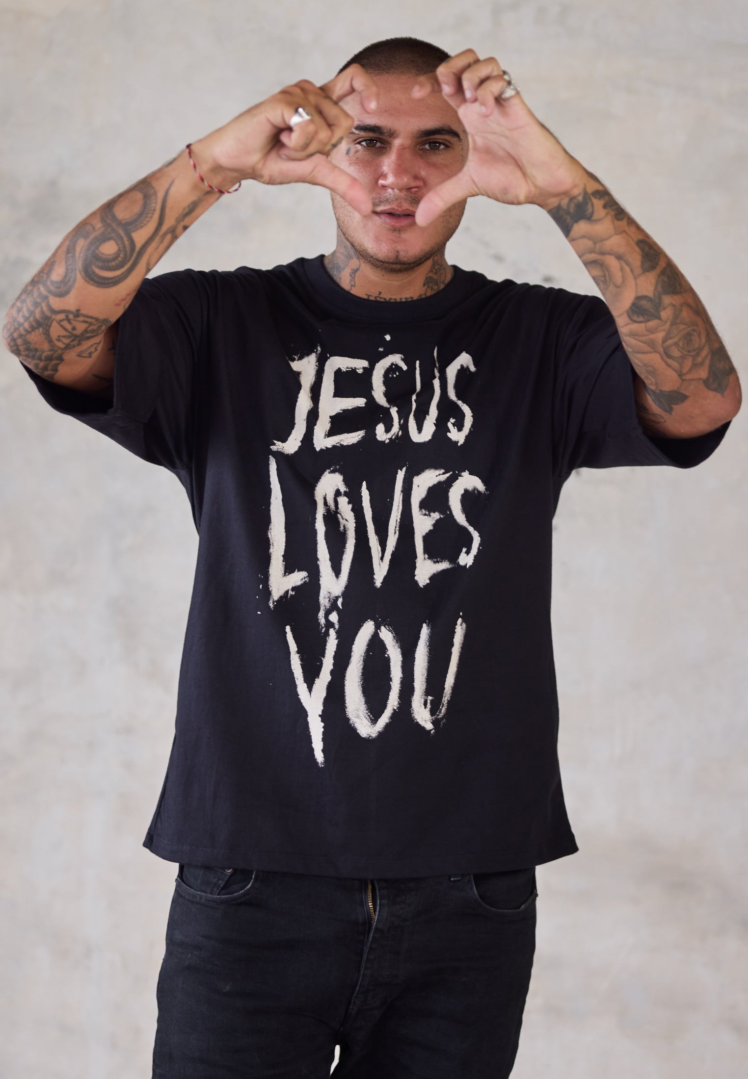 JESUS LOVES YOU OVERSIZED T-SHIRT BLACK