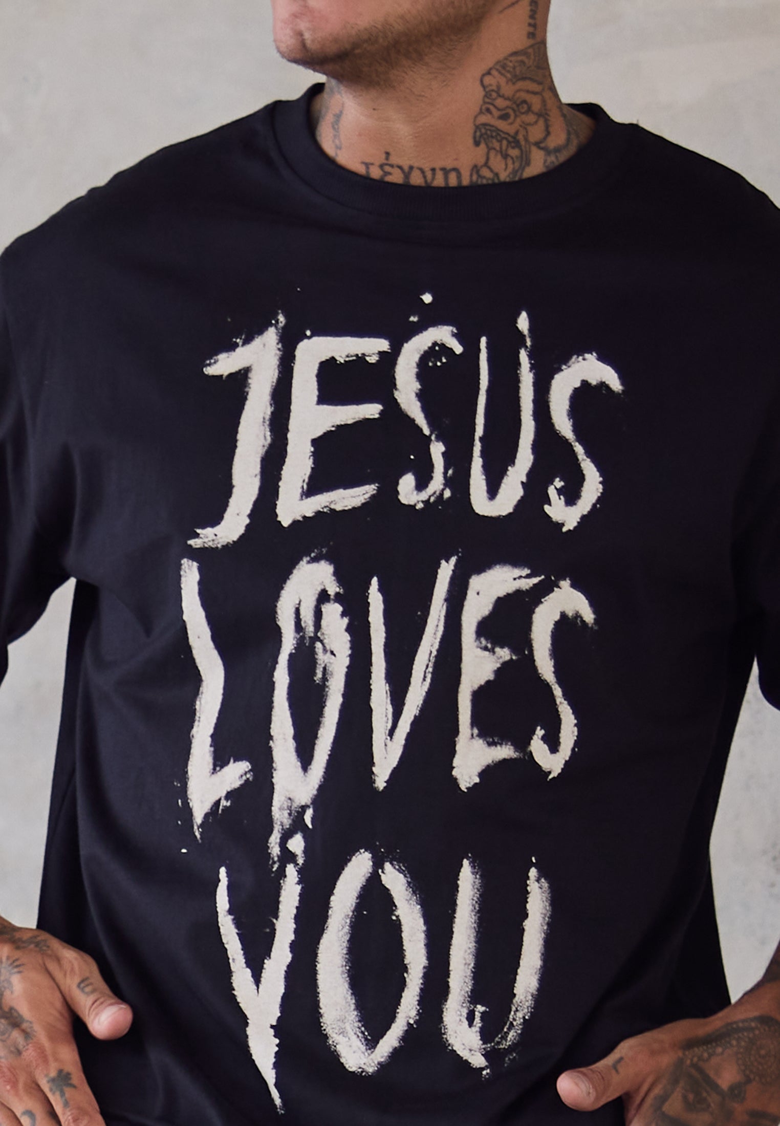 JESUS LOVES YOU OVERSIZED T-SHIRT BLACK