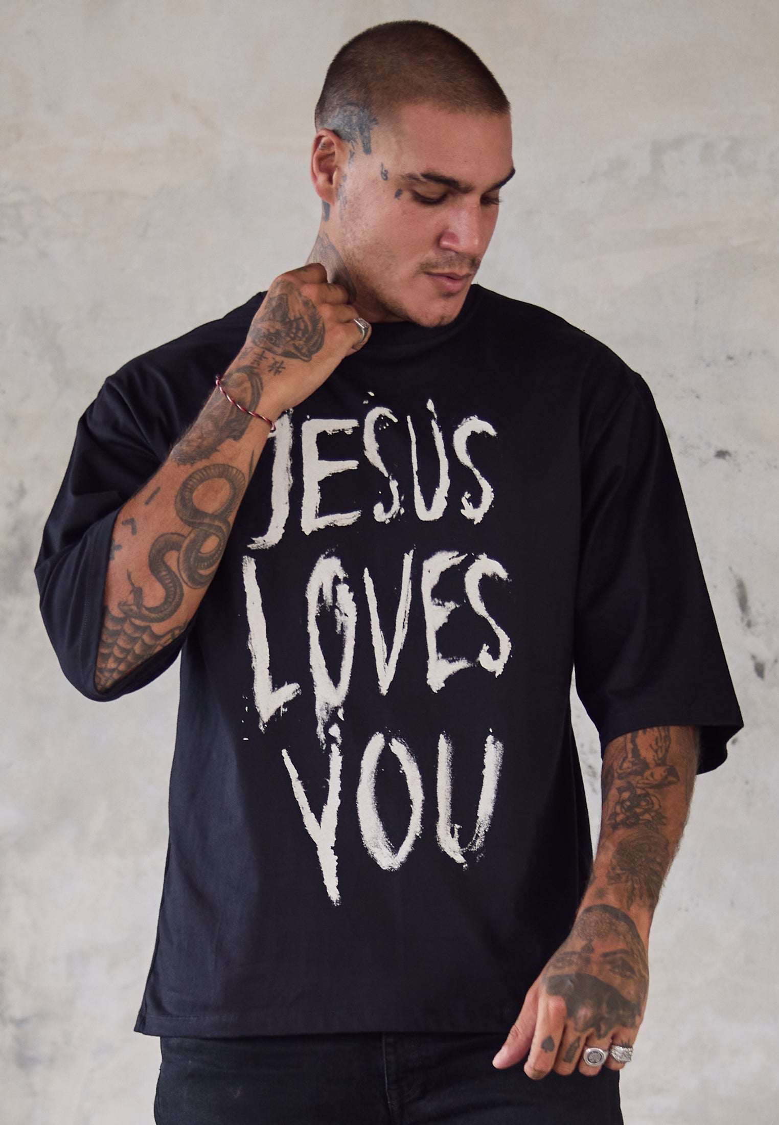 JESUS LOVES YOU OVERSIZED T-SHIRT BLACK
