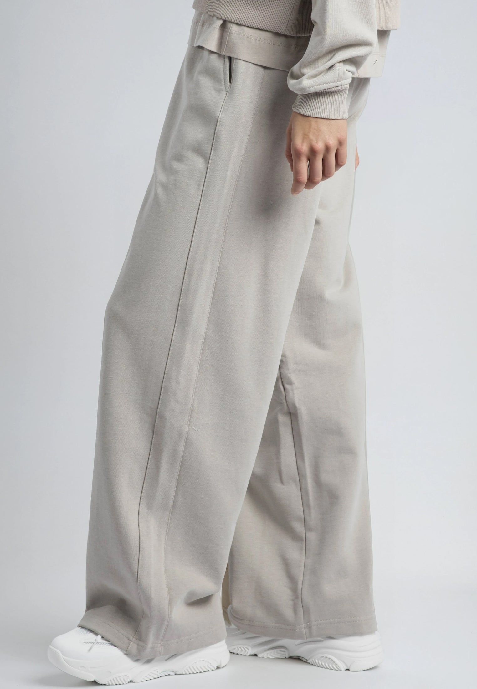 APPLIQUE RELAXED SWEATPANTS STONE