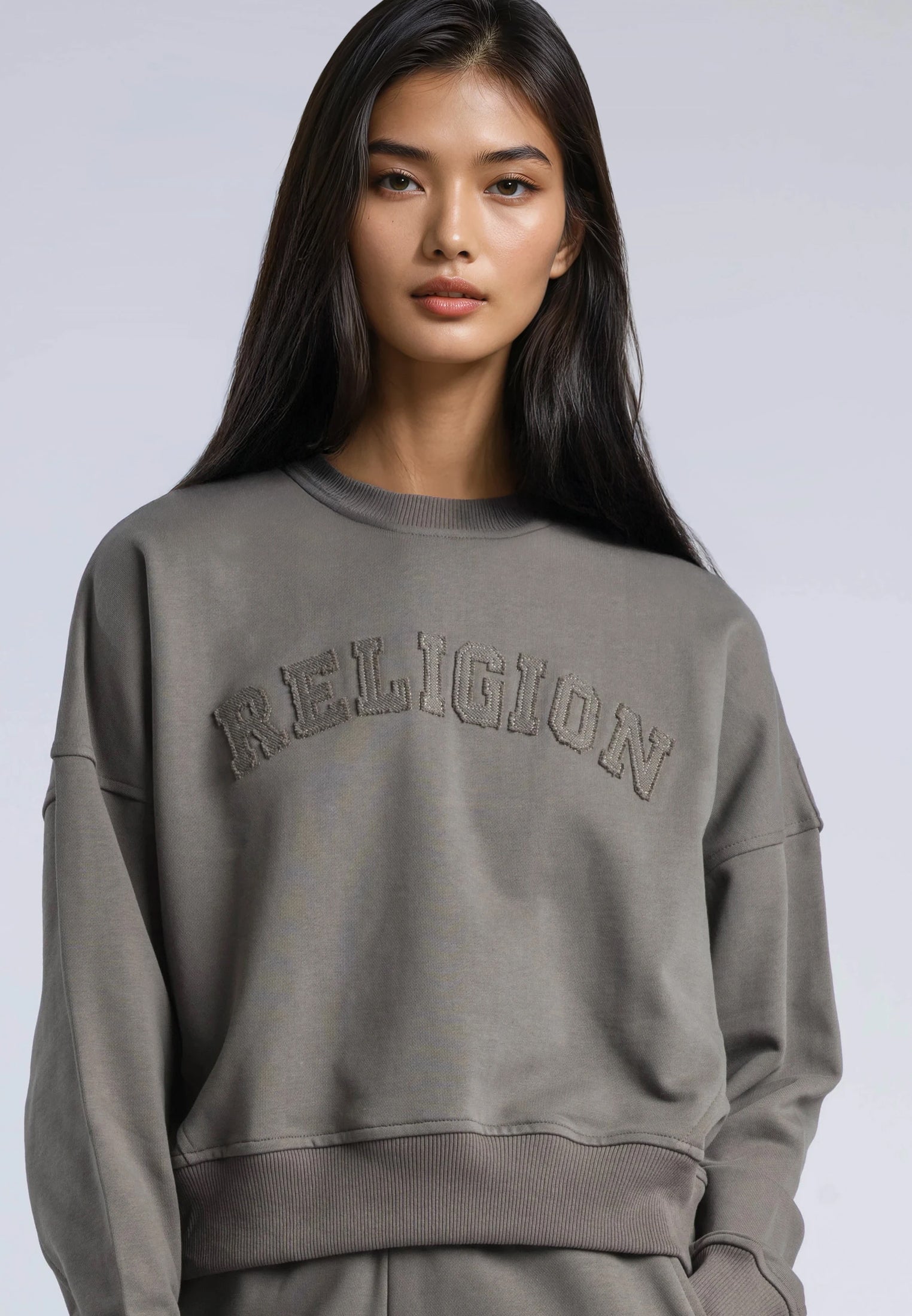 APPLIQUE BATWING SWEAT BRINDLE