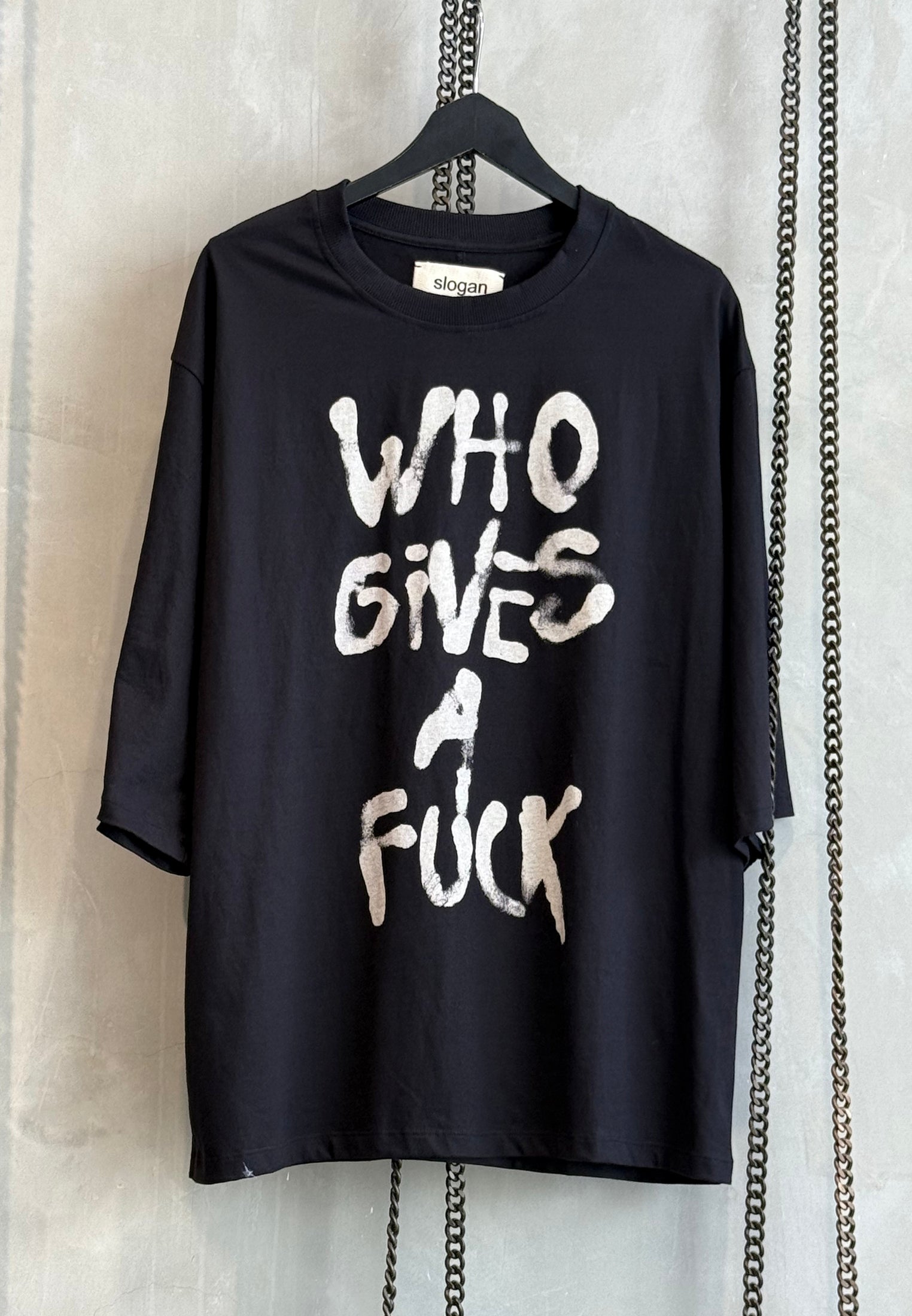 WHO GIVES A FUCK OVERSIZED T-SHIRT BLACK