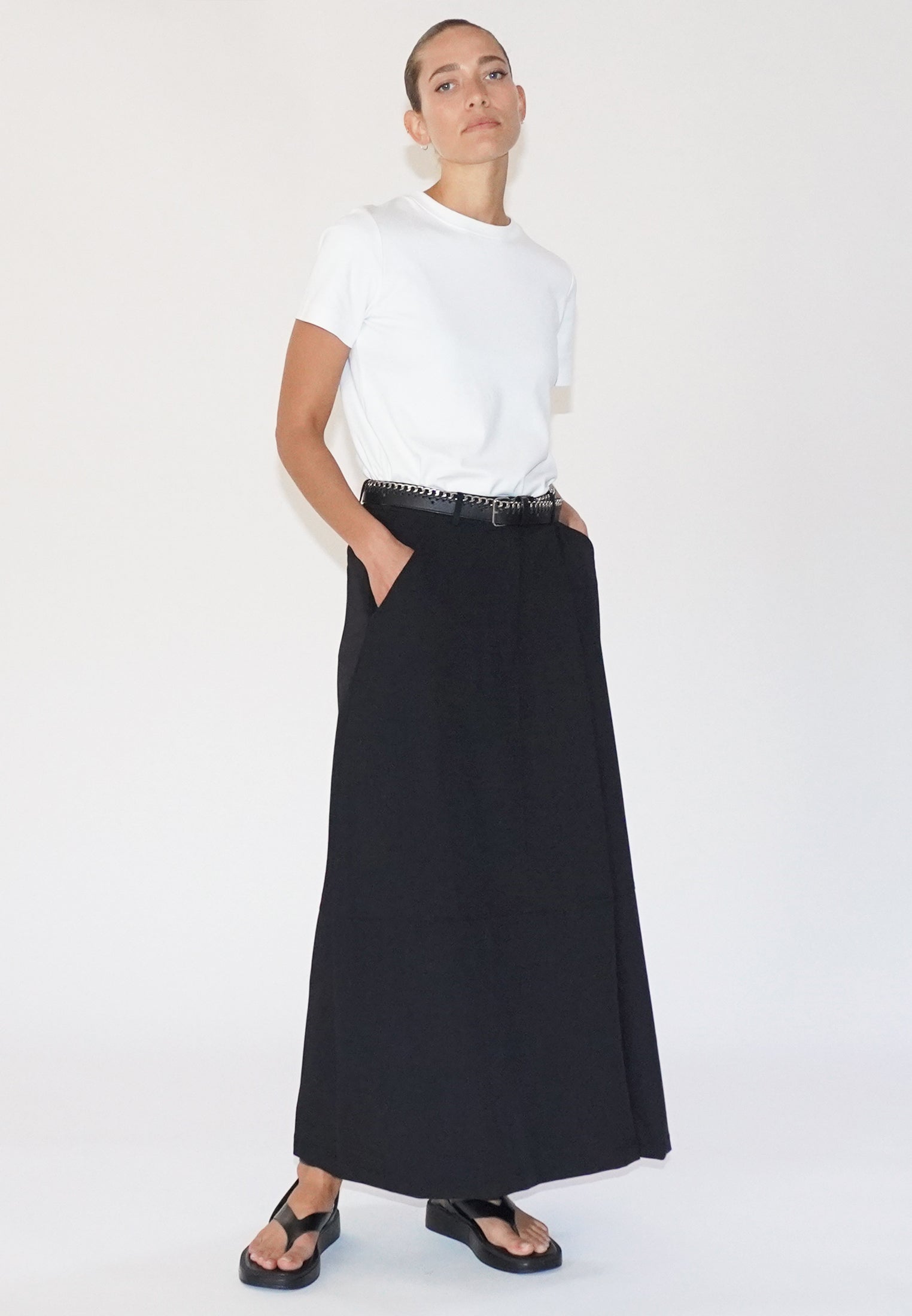 CORE SKIRT BLACK