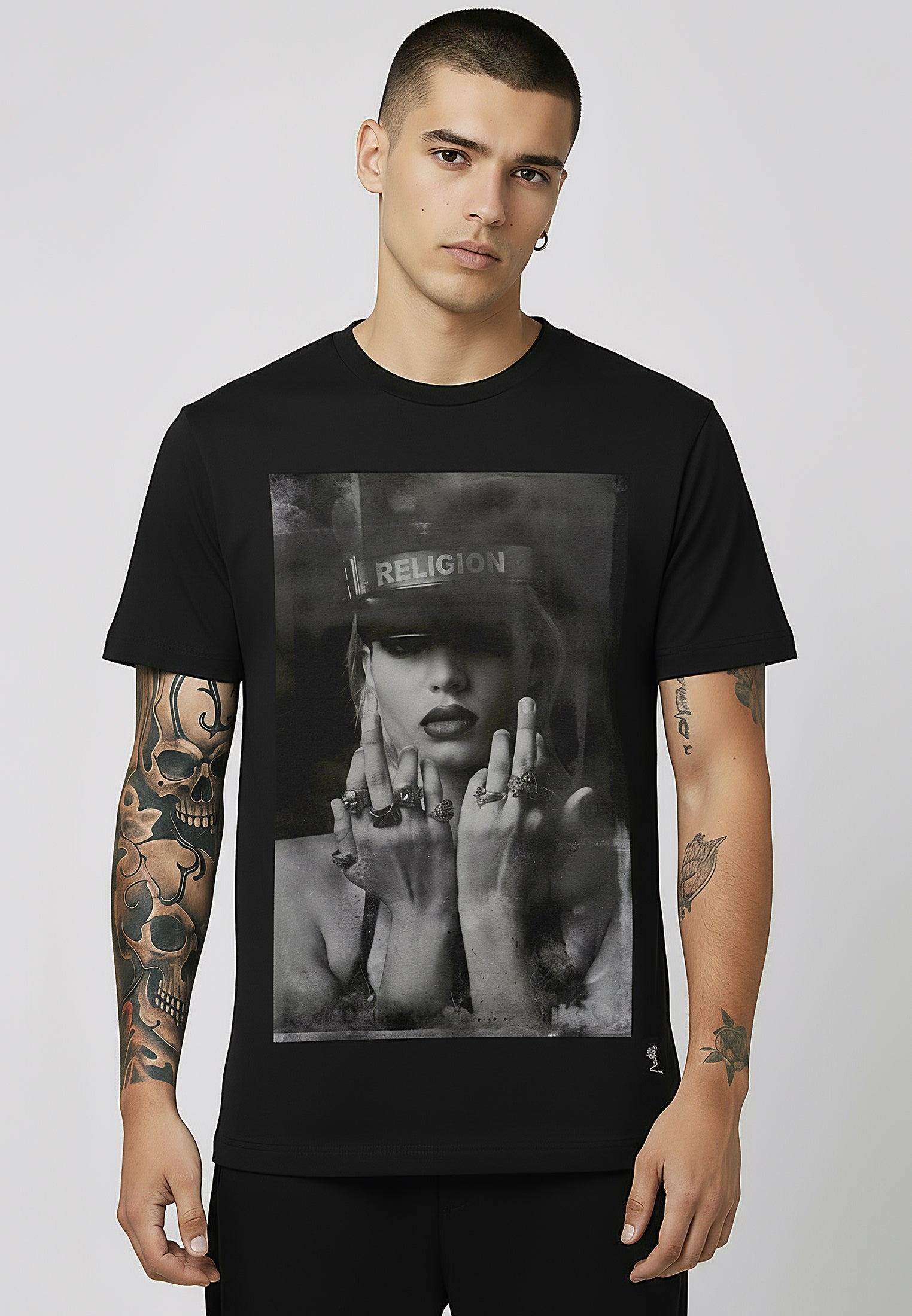 SALUTE T-SHIRT BLACK
