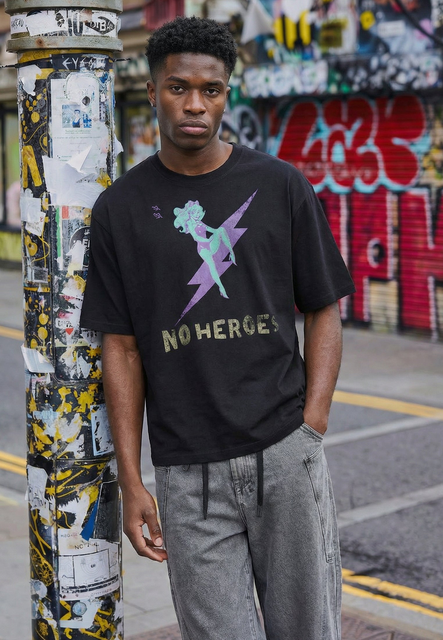 NO HEROES CROP T-SHIRT BLACK