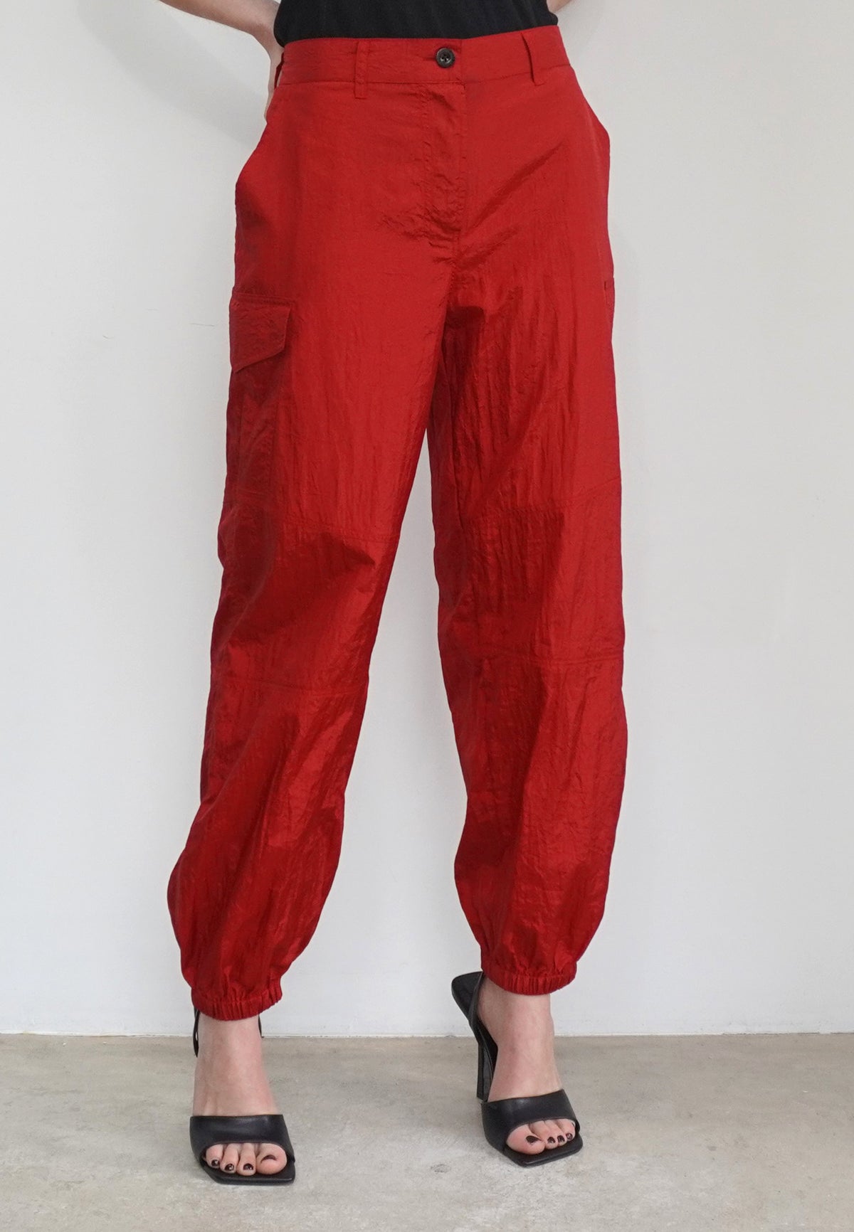 DISTANCE RED CARGO TROUSERS