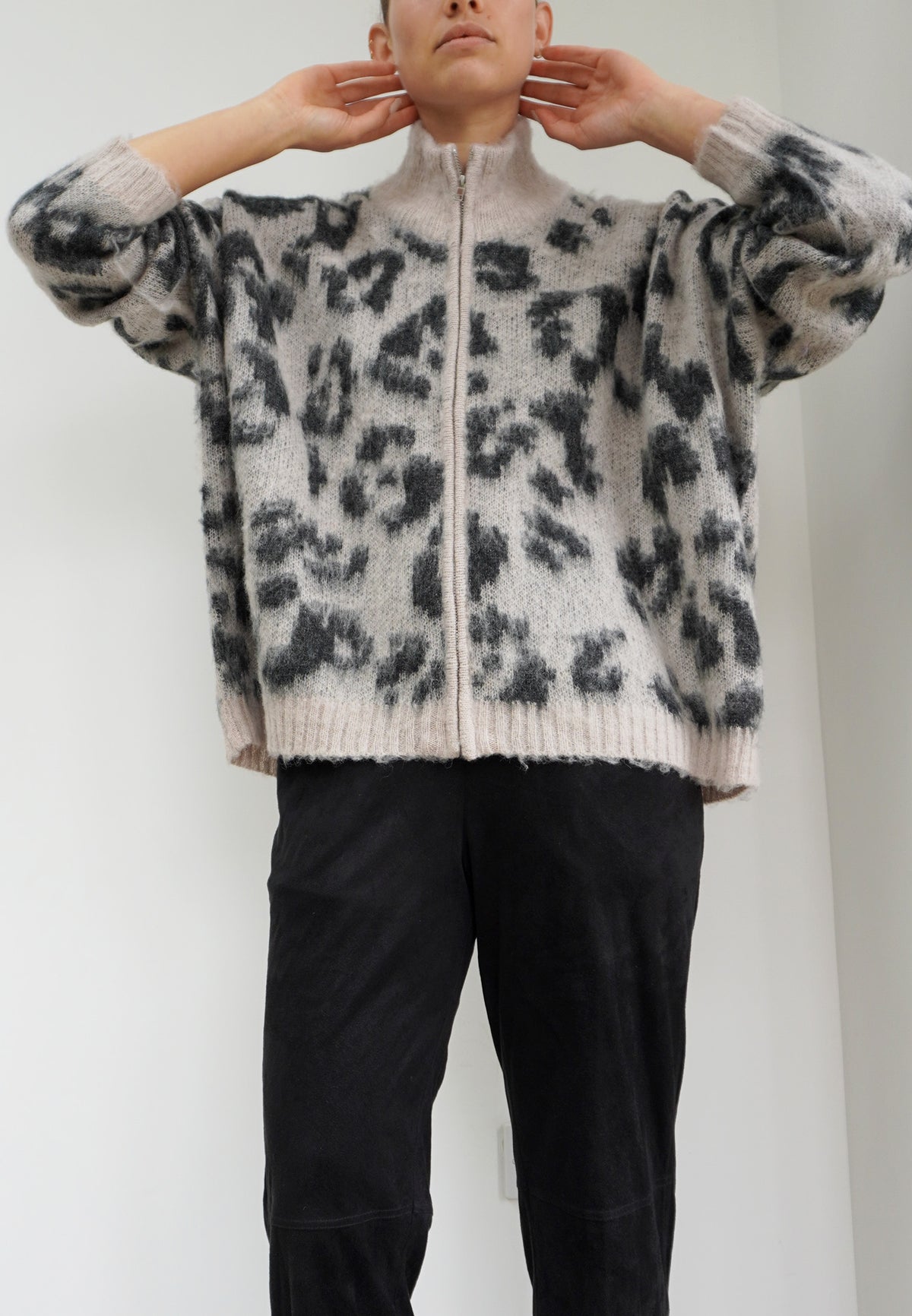 MAXIMUM CARDIGAN STONE & CHARCOAL