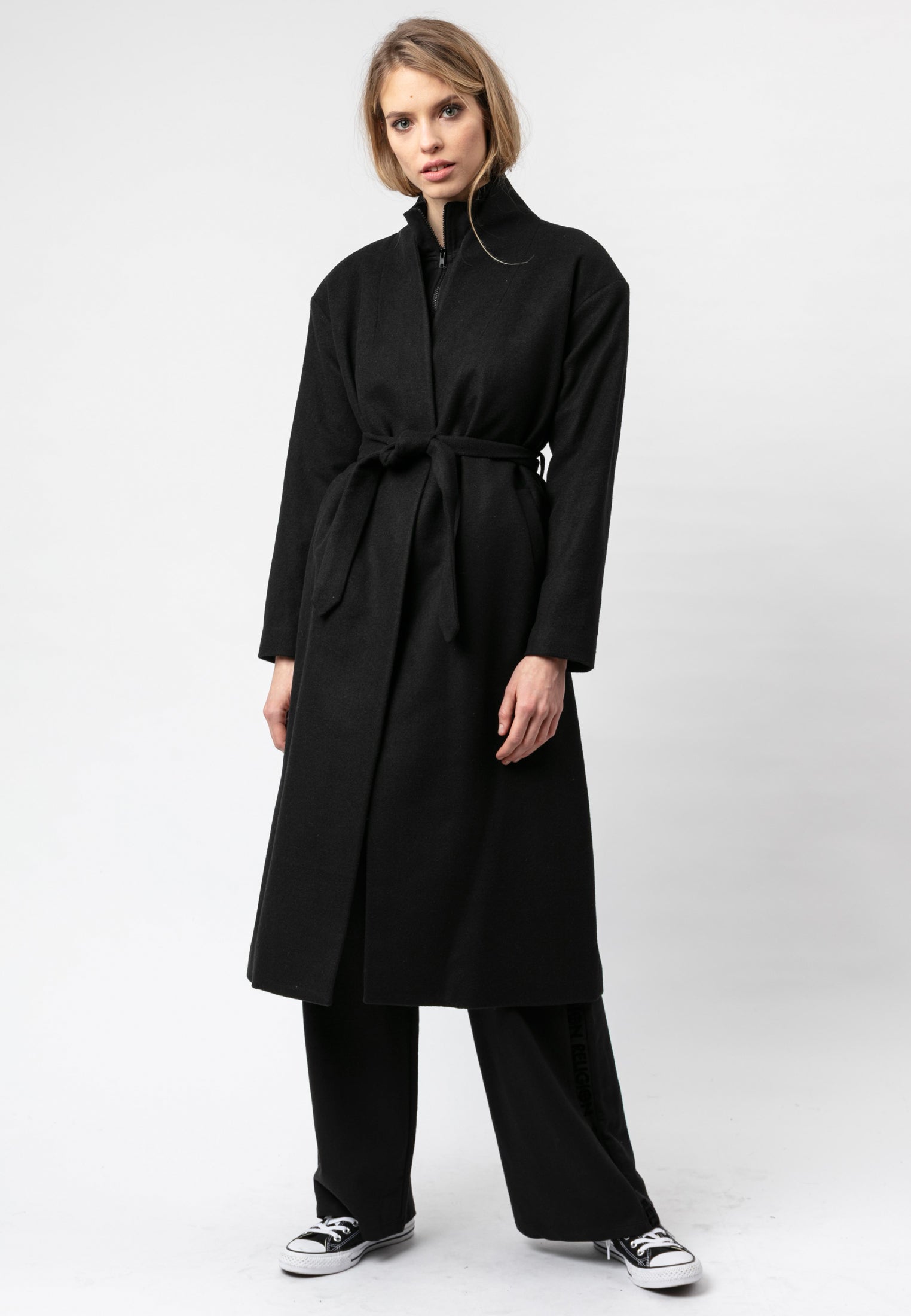 Tailored top black coat